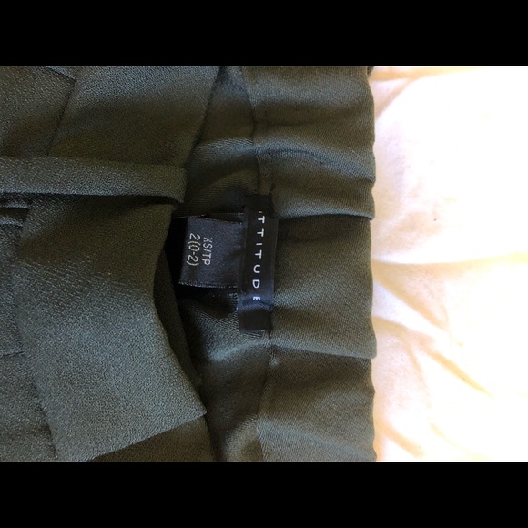 Off the shoulder blouse and shorts. - Picture 4 of 4